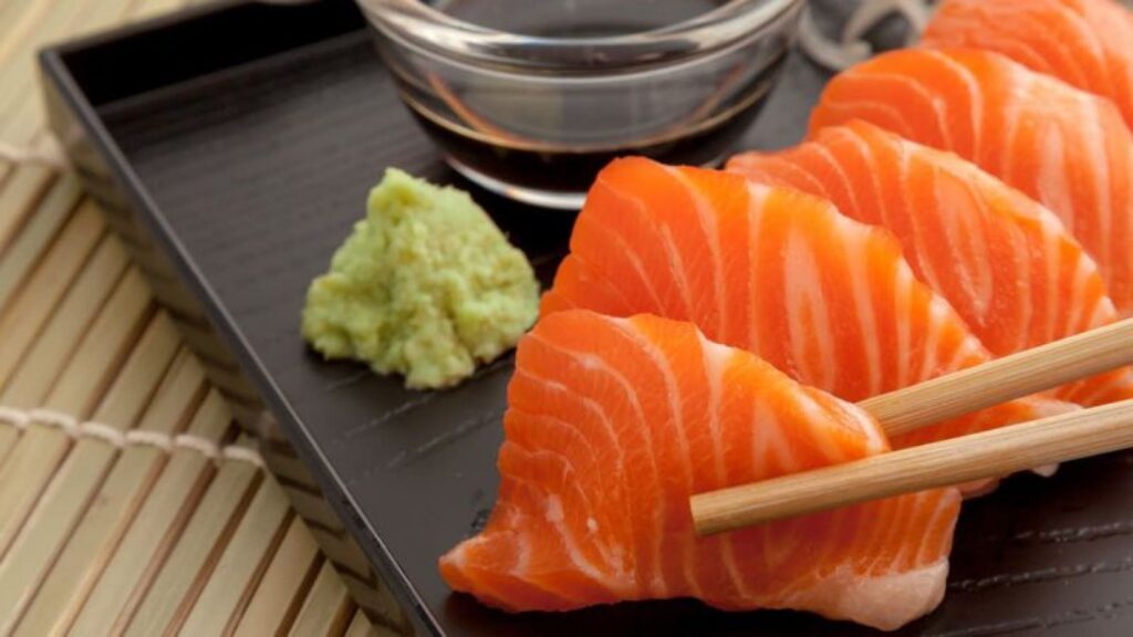 Cách làm sashimi cá hồi tươi ngon tại nhà