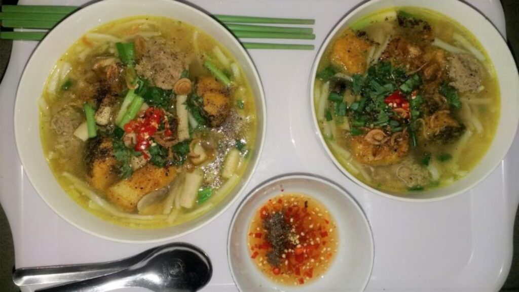 Cách nấu bánh canh cá lóc đơn giản